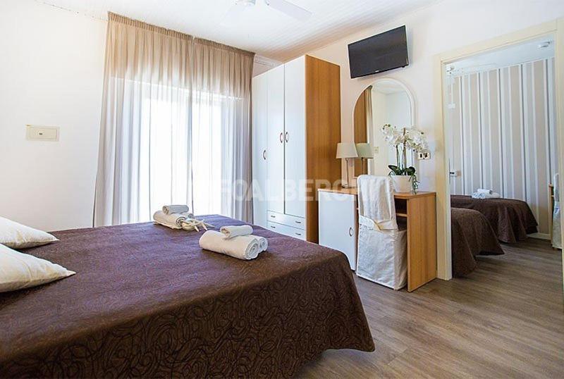 Hotel Ermeti B&B Brunch Riccione Exterior foto