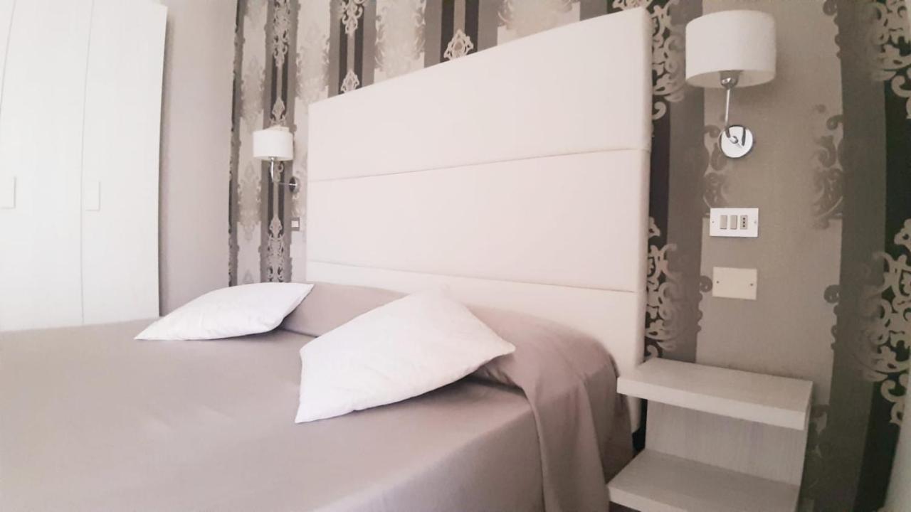 Hotel Ermeti B&B Brunch Riccione Exterior foto