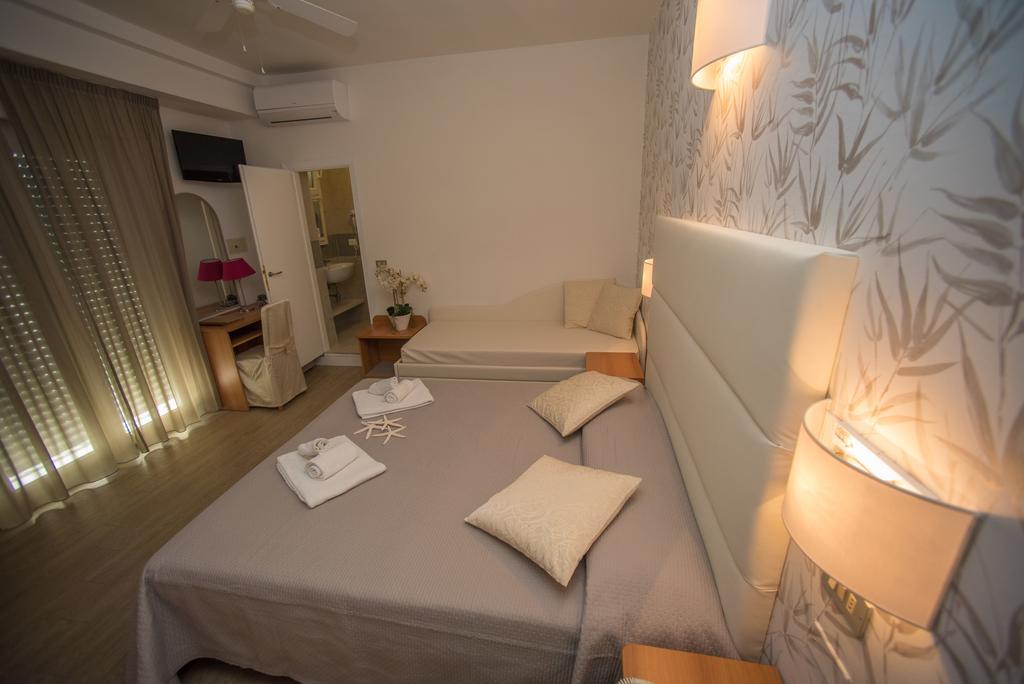 Hotel Ermeti B&B Brunch Riccione Exterior foto