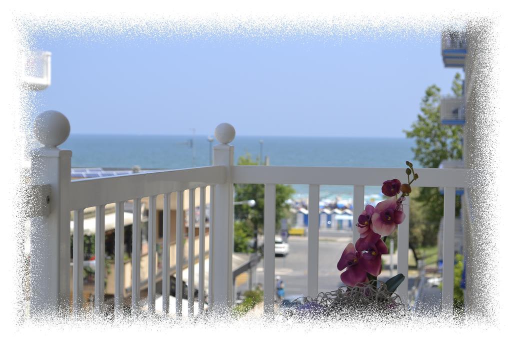 Hotel Ermeti B&B Brunch Riccione Exterior foto